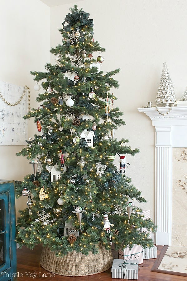 Tips On Decorating A Christmas Tree - Thistle Key Lane