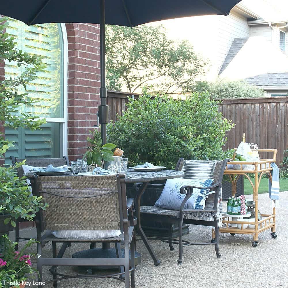 Relaxing Patio Style With Blue And White Accents