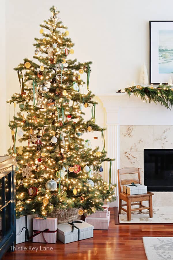 Old Fashioned Christmas Decorating Ideas - Thistle Key Lane