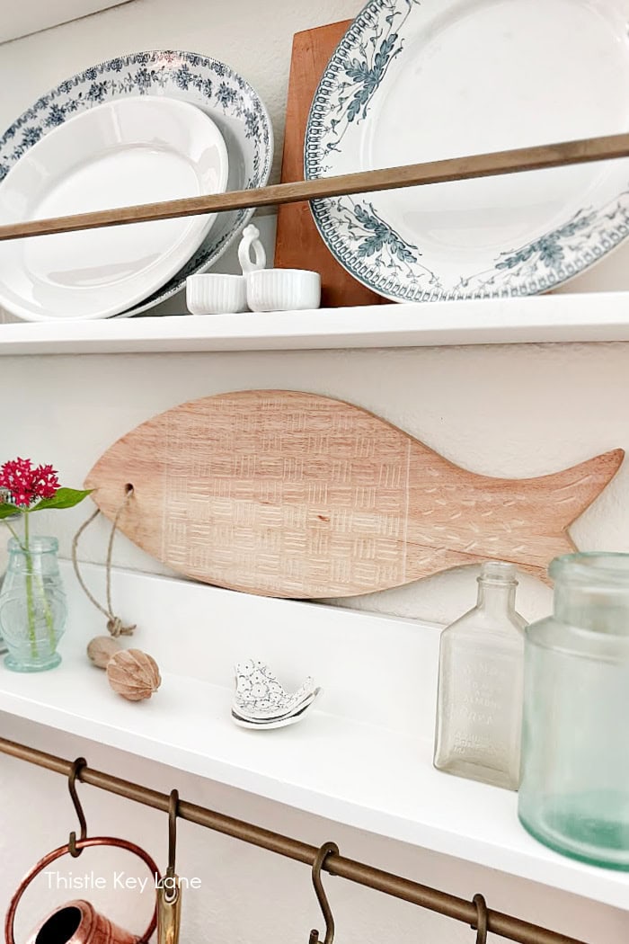 Plate rack. Cutting Board Wood Carving DIY.