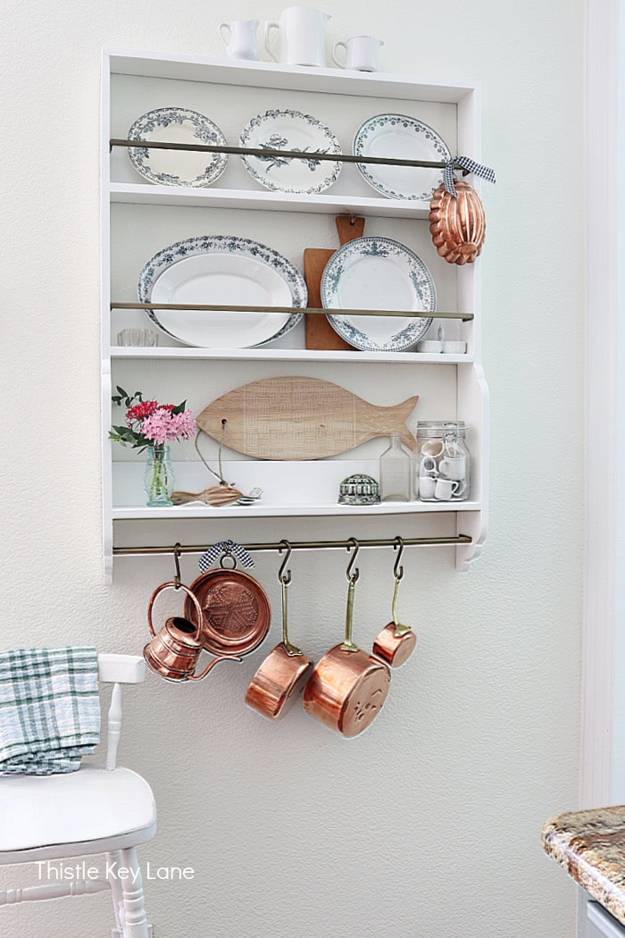 Wall plate and cutting board rack. Cutting Board Wood Carving DIY.